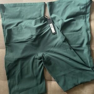 Soft motion Flare Leggings